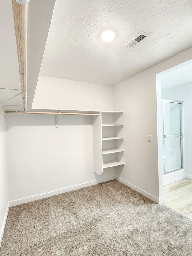 Building Photo - Newer Caldwell Home
