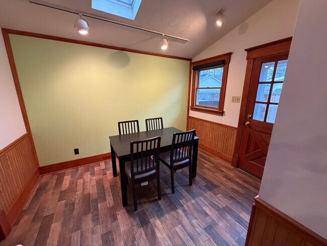 Building Photo - 410 W Illinois St