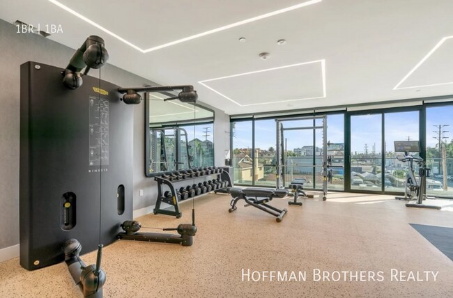 Building Photo - 3686 Overland Ave