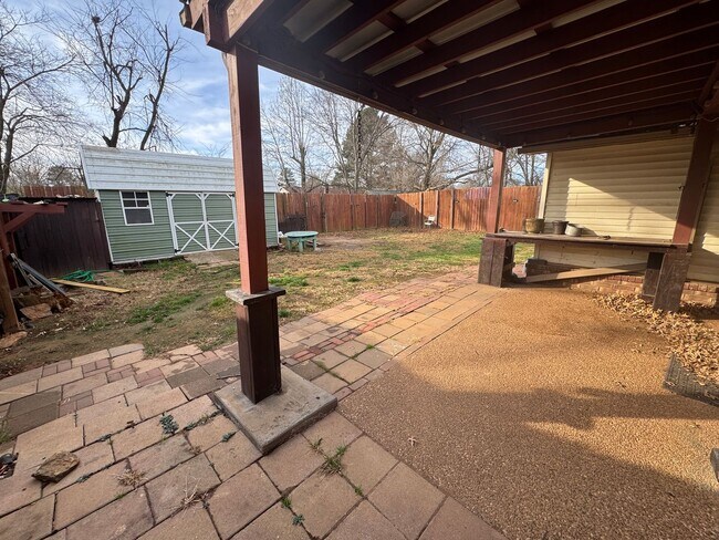 Building Photo - 3 BEDROOM  2 BATH 2 CAR GARAGE SITTING ON A CORNER LOT.  FEATURES INCLUDE: WASHER & DRYER HOOKUPS...