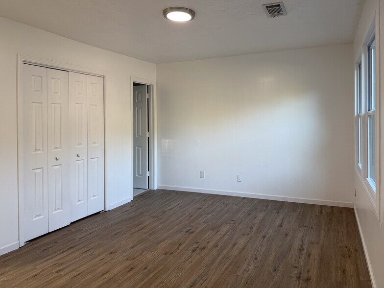 Building Photo - 1307 Sweet Pine Dr