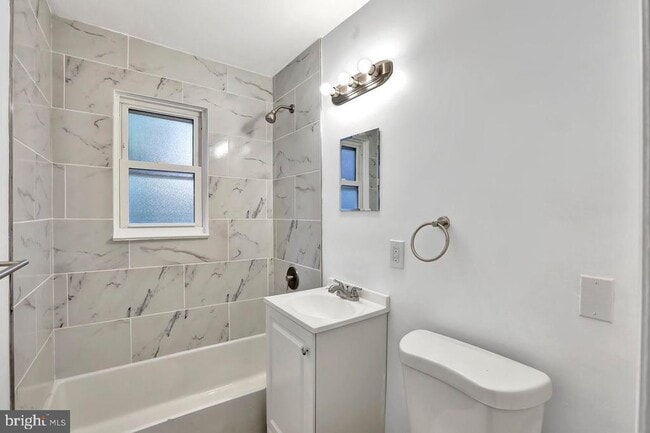 Building Photo - 331 Oakland St