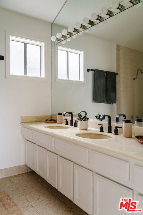 Building Photo - 728 Montecito Dr