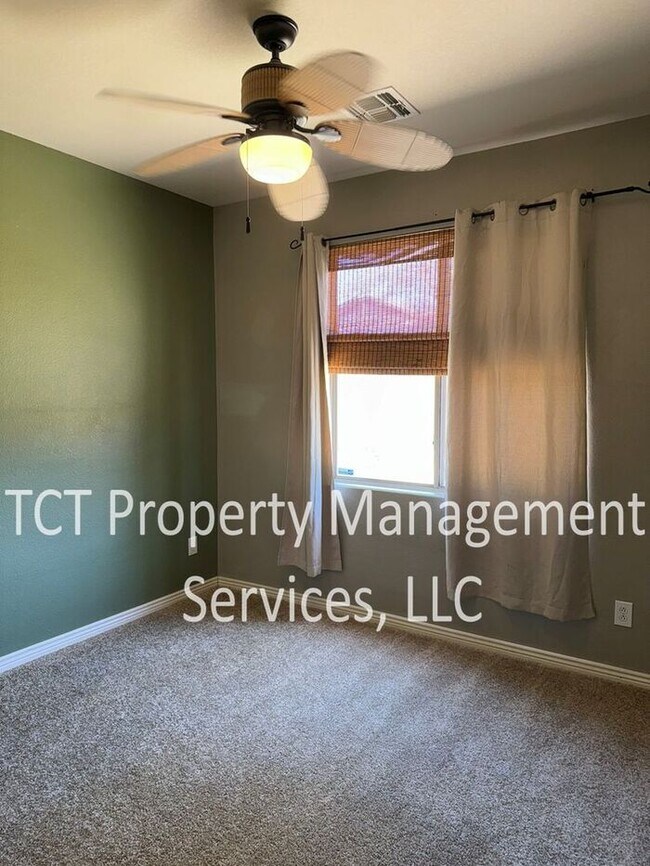 Building Photo - Beautiful 5 bedroom, 3 bath home in Chandler!