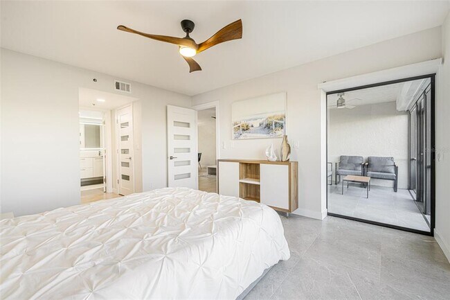 Building Photo - 16320 Kelly Cove Dr