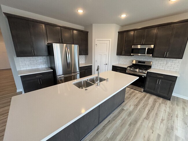 Building Photo - 549 Calvin Ln