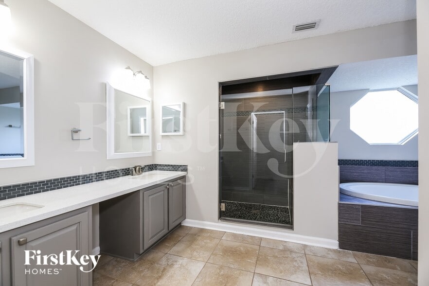 Building Photo - 2921 Ravine Hill Dr