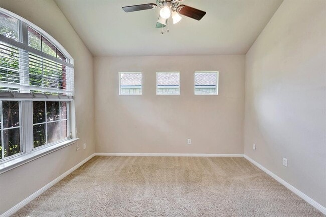 Building Photo - 507 King Eider Ln