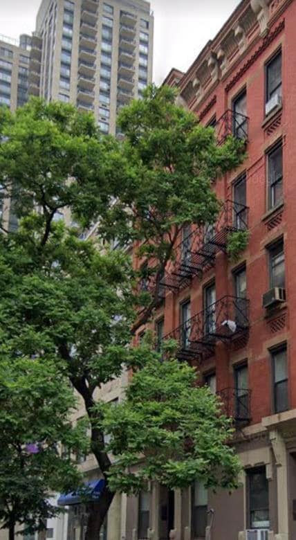 Building Photo - 213 E 84th St