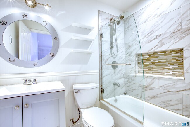 Building Photo - 51 Old Kings Hwy