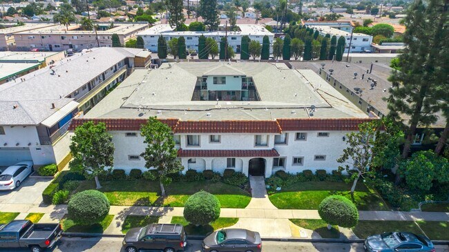 Building Photo - 11716 Gurley Ave