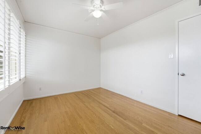 Building Photo - 536 W Hillsdale Blvd