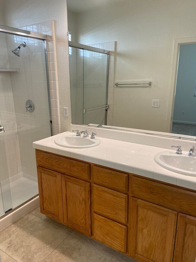 Building Photo - East Roseville - Near Olympus Point - 3 Bdrm, 2 Bath