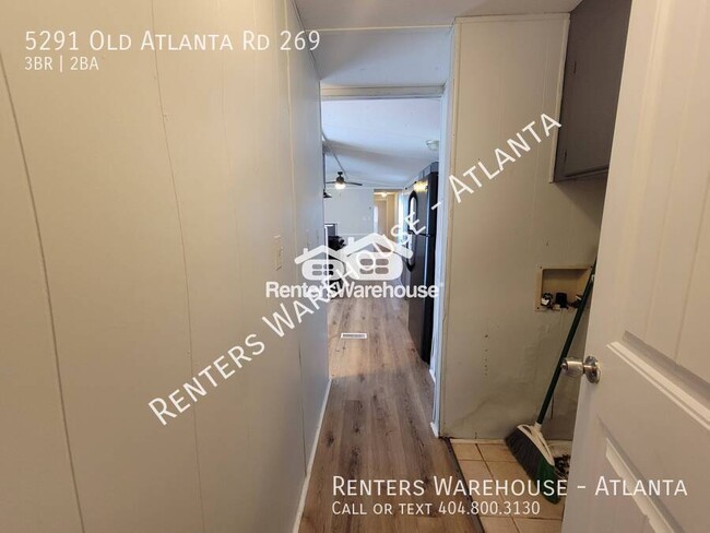 Building Photo - Spacious 3 Bedroom in quiet Mobile Park Ha...