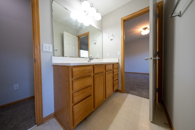 Building Photo - 12101 Waconia Cir NE