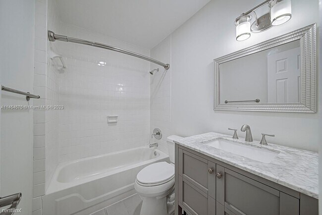 Building Photo - 3 br, 2.5 bath House - 4704 SW 67th Ave