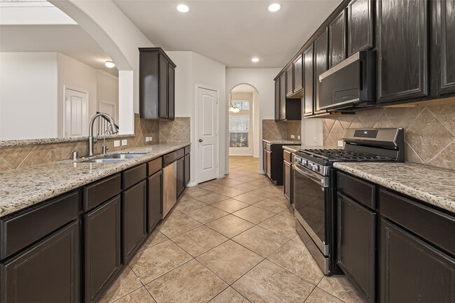 Building Photo - 24914 Diamond Ranch Dr