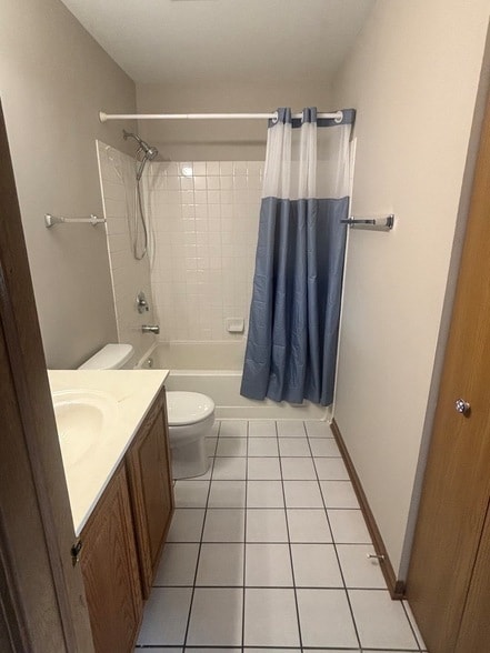 Building Photo - 2845 Falling Waters Dr