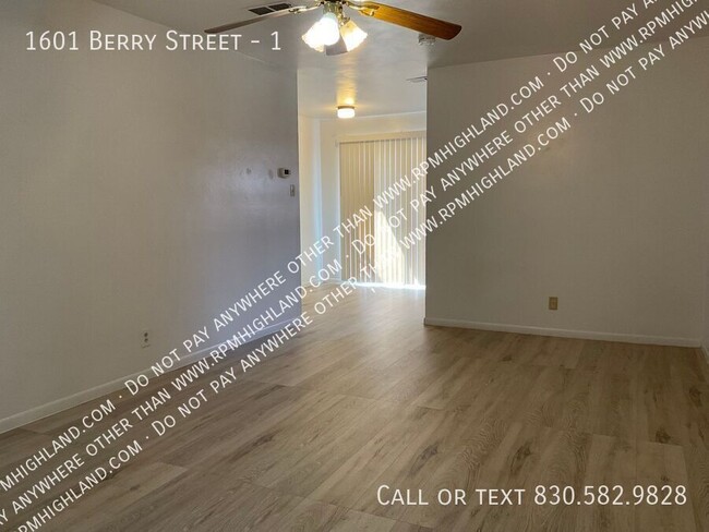 Building Photo - **AVAILABLE NOW** SPACIOUS 1 BED 1 BATH IN...