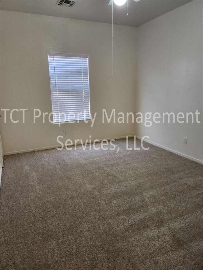 Building Photo - 3 Bedroom/2 Bath Phoenix Home Close to I-10 and 101