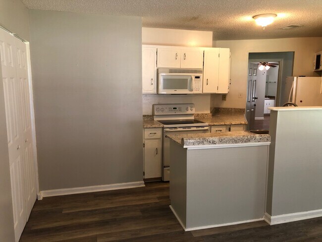 Building Photo - 25 Jefferson Cir
