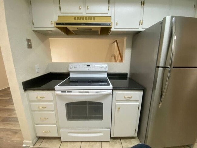 Building Photo - Wonderful Bellevue Condo in Creekside Meadows!