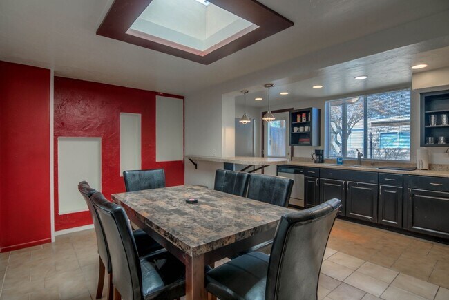 Building Photo - Spacious 4BR in Tucson