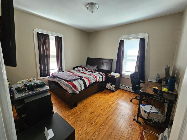 Building Photo - 46 Bay St