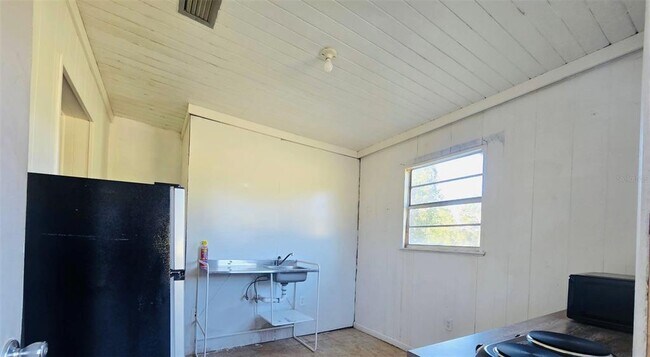 Building Photo - 8010 SE US Hwy 301