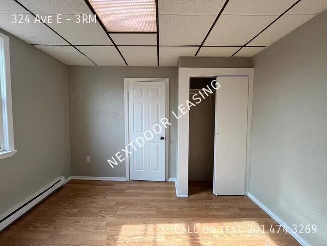 Building Photo - 324 Ave E