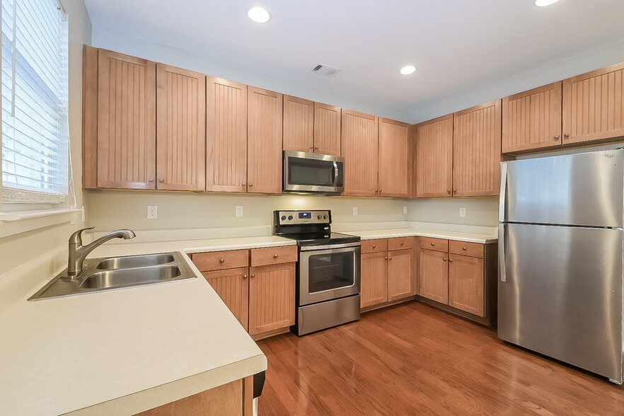 Building Photo - 3643 Roseman Landing