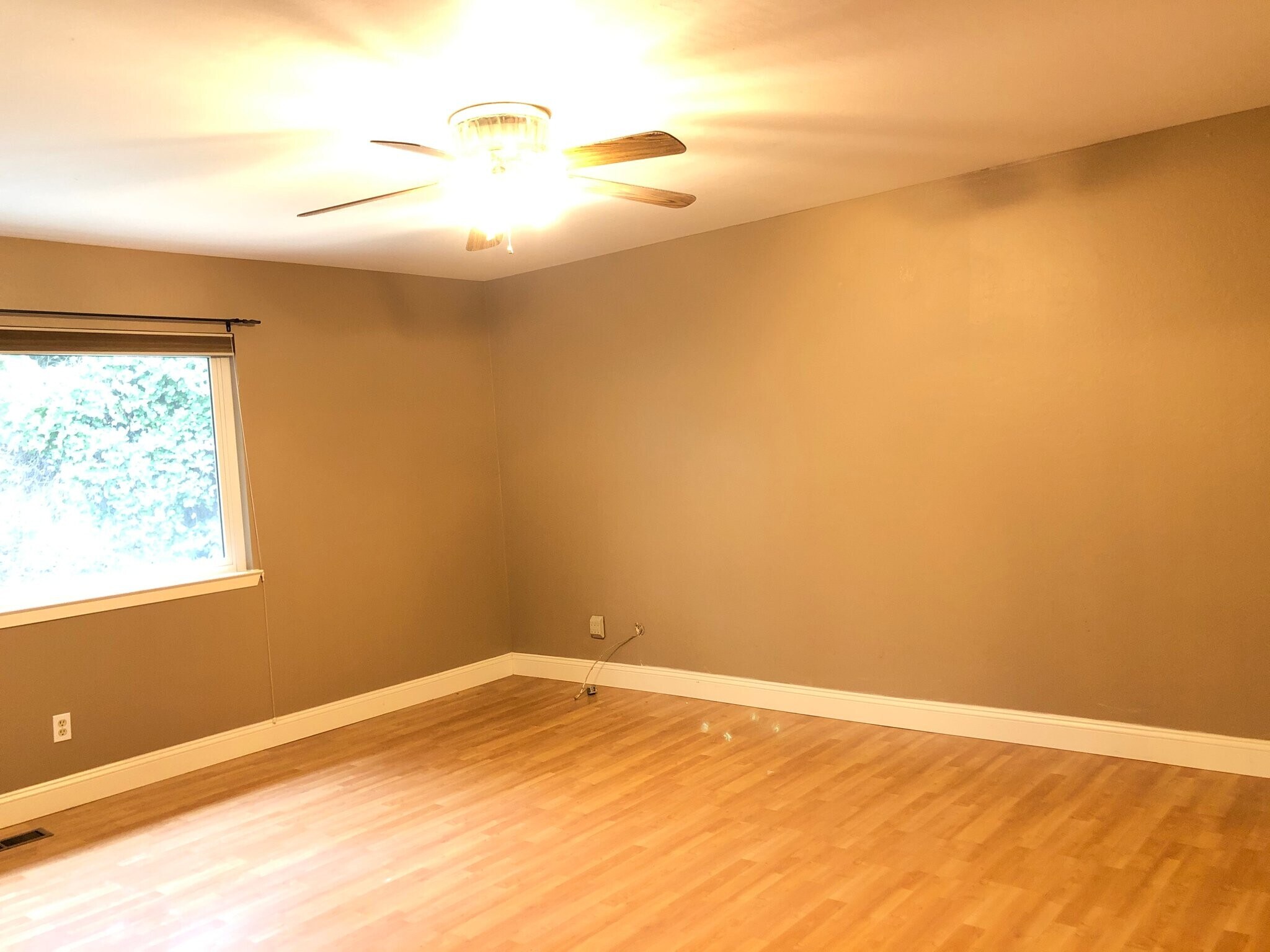 Building Photo - 251 Silverado Ct