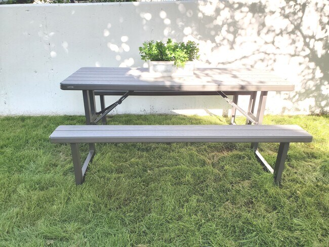 Building Photo - 1093 Shippan Ave