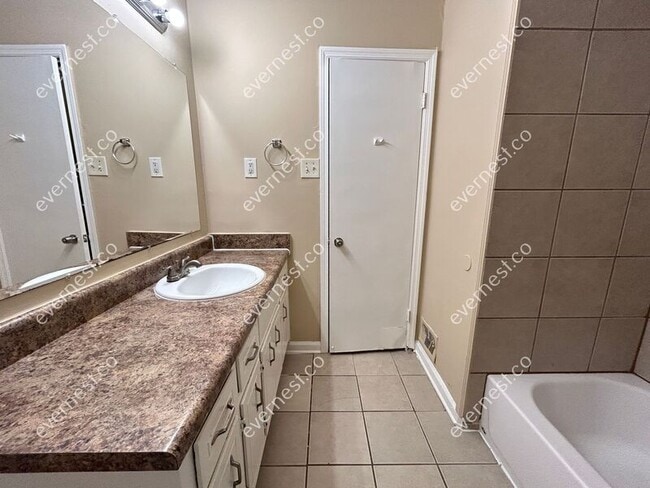 Building Photo - 3780 Cedar Hurst Way