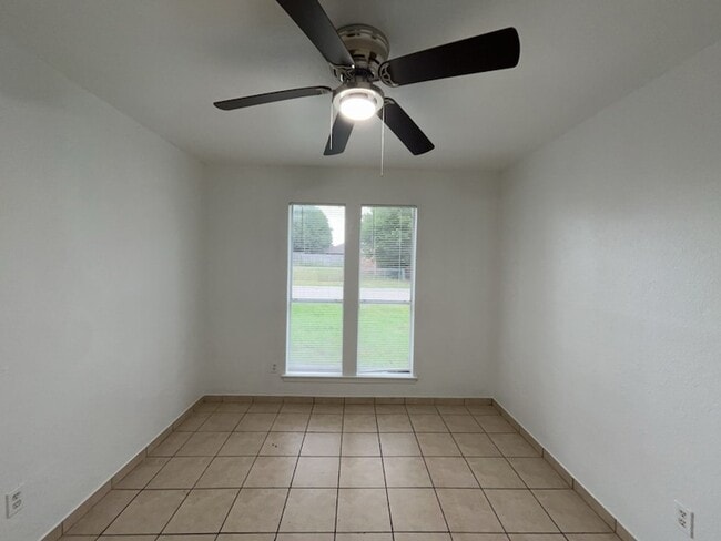 Building Photo - 112 Mesa Dr