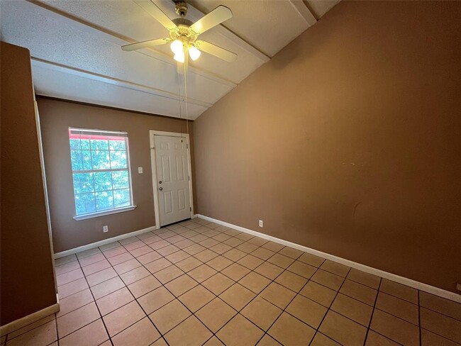 Building Photo - 2201 S Church St