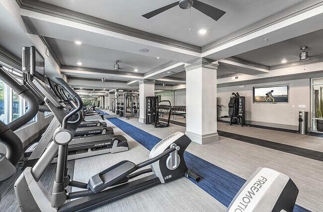 Building Photo - 918 Aventine Dr