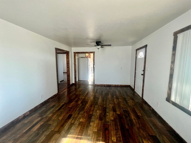 Building Photo - Charming 3 Bedroom 2 Bathroom Country Home...