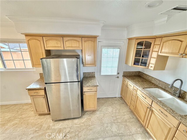 Building Photo - 732 James