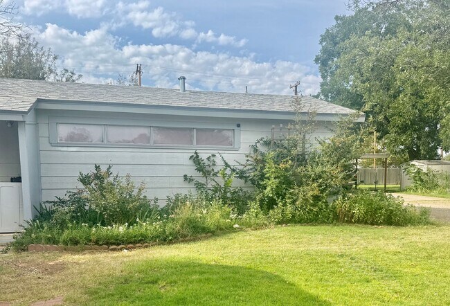 Building Photo - 710 12th St