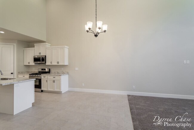 Building Photo - 4 bedroom, 2.5 bathroom townhome in Hurricane!