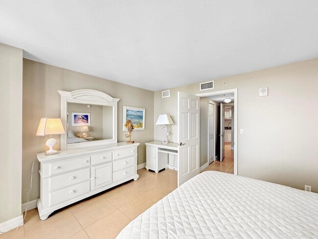 Building Photo - 3000 N Ocean Dr