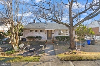 Building Photo - 2444 S Culpeper St