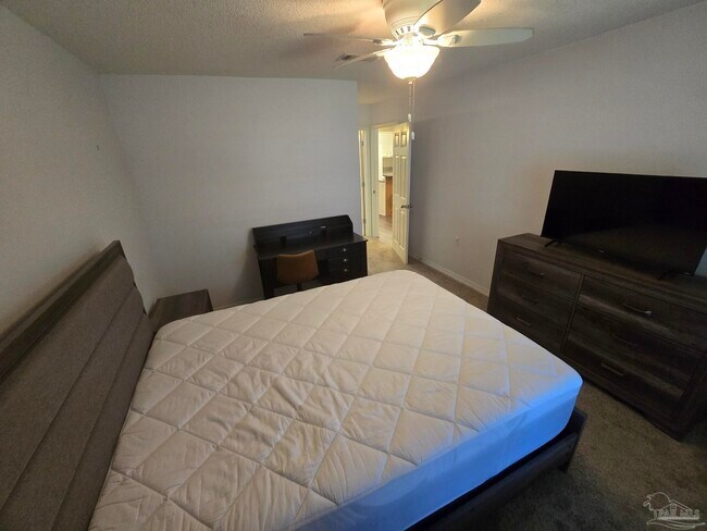 Building Photo - 9783 Cobblebrook Dr