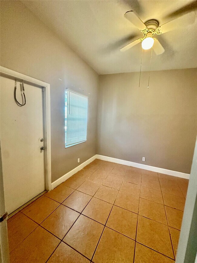 Building Photo - 424 NW 15th Terrace