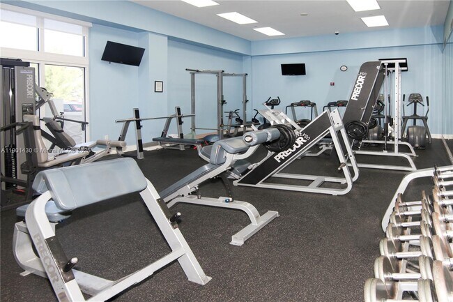 Building Photo - 6917 Collins Ave