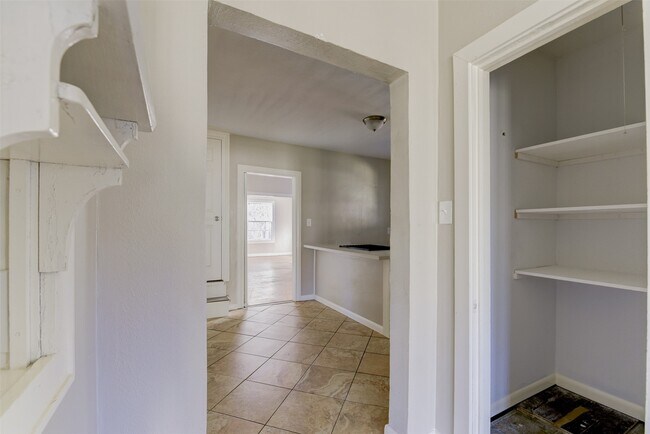 Building Photo - 2214 Ashley St