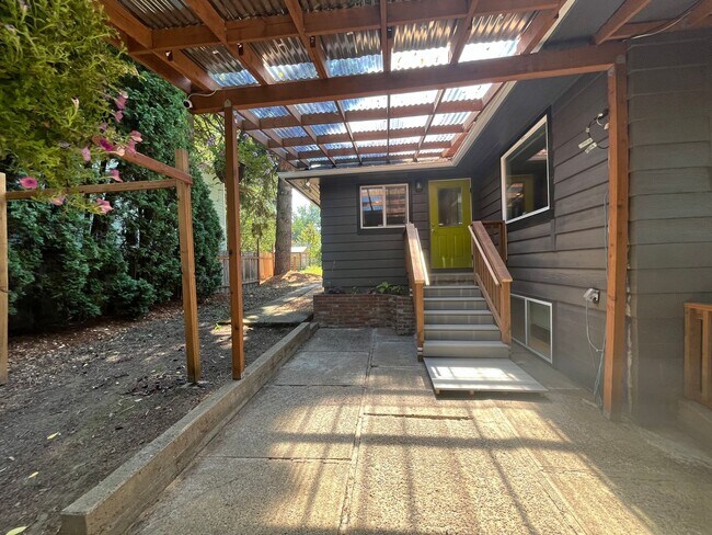 Building Photo - Fabulous NE Portland 2 bedroom 2 bathroom ...