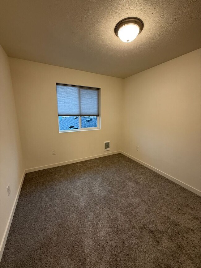 Building Photo - 1817 Spokane