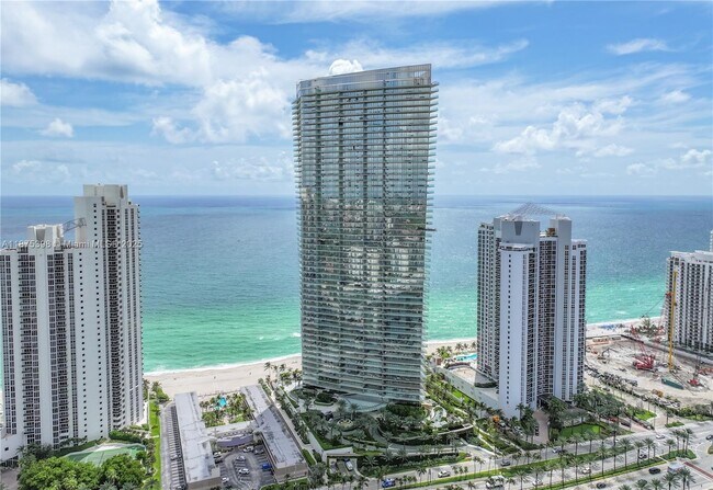 Building Photo - 18975 Collins Ave